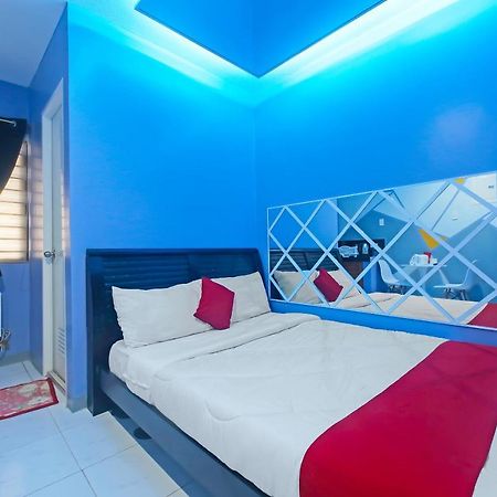 Oyo 896 Silverio Suites マニラ市 エクステリア 写真