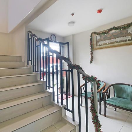 Oyo 896 Silverio Suites マニラ市 エクステリア 写真