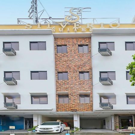 Oyo 896 Silverio Suites マニラ市 エクステリア 写真