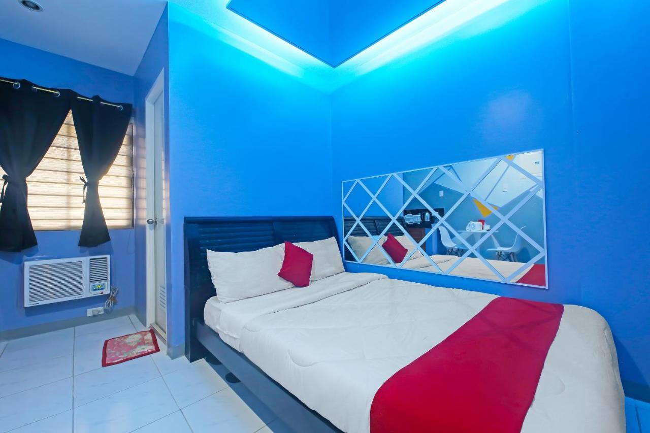 Oyo 896 Silverio Suites マニラ市 エクステリア 写真