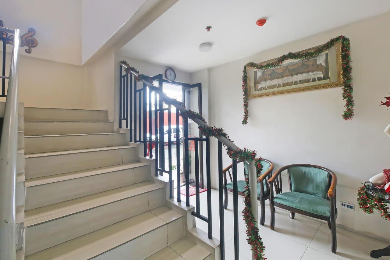 Oyo 896 Silverio Suites マニラ市 エクステリア 写真