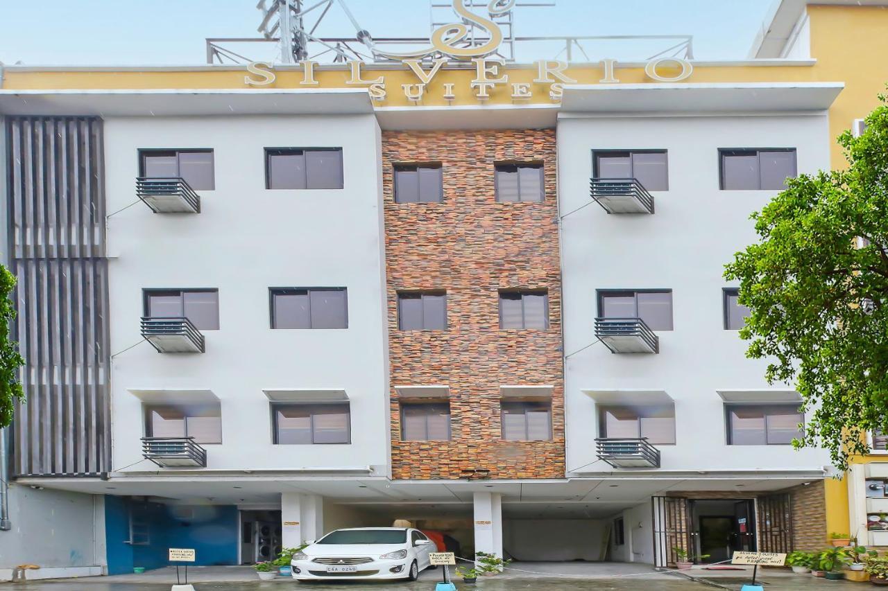 Oyo 896 Silverio Suites マニラ市 エクステリア 写真