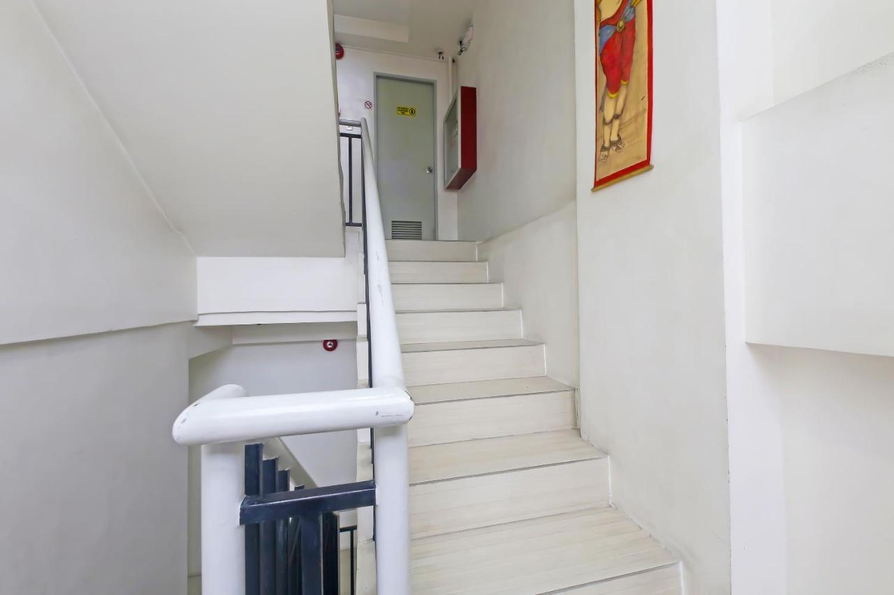 Oyo 896 Silverio Suites マニラ市 エクステリア 写真