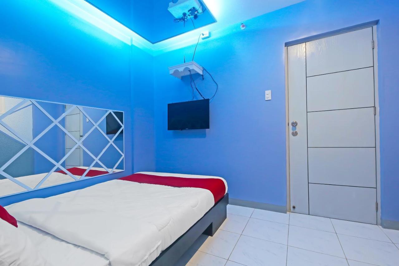 Oyo 896 Silverio Suites マニラ市 エクステリア 写真