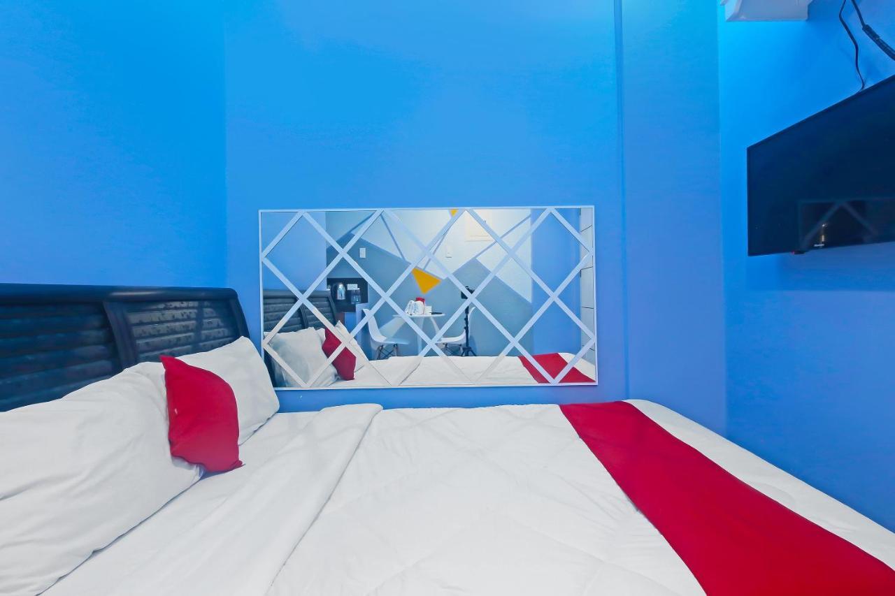 Oyo 896 Silverio Suites マニラ市 エクステリア 写真