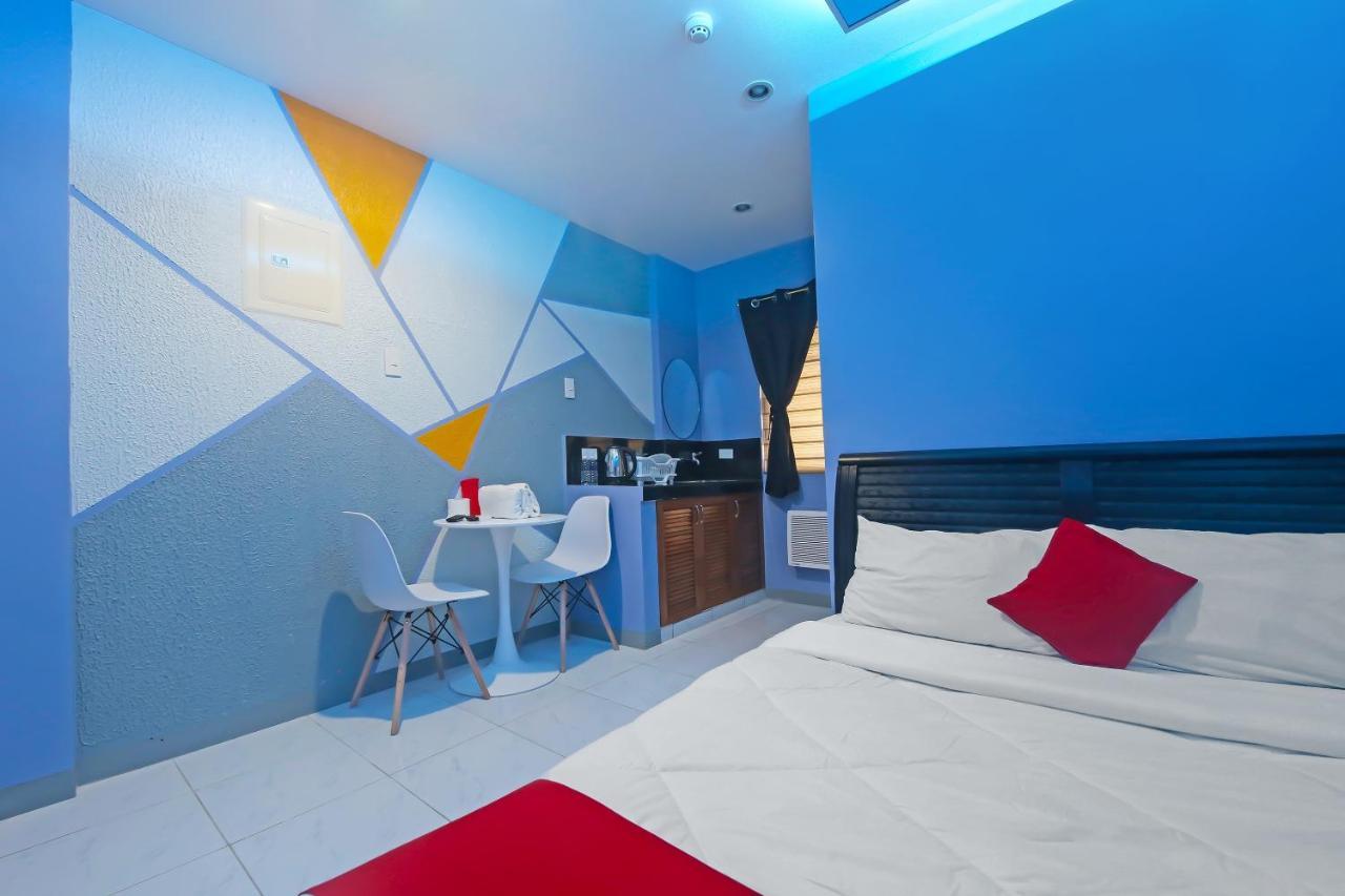 Oyo 896 Silverio Suites マニラ市 エクステリア 写真