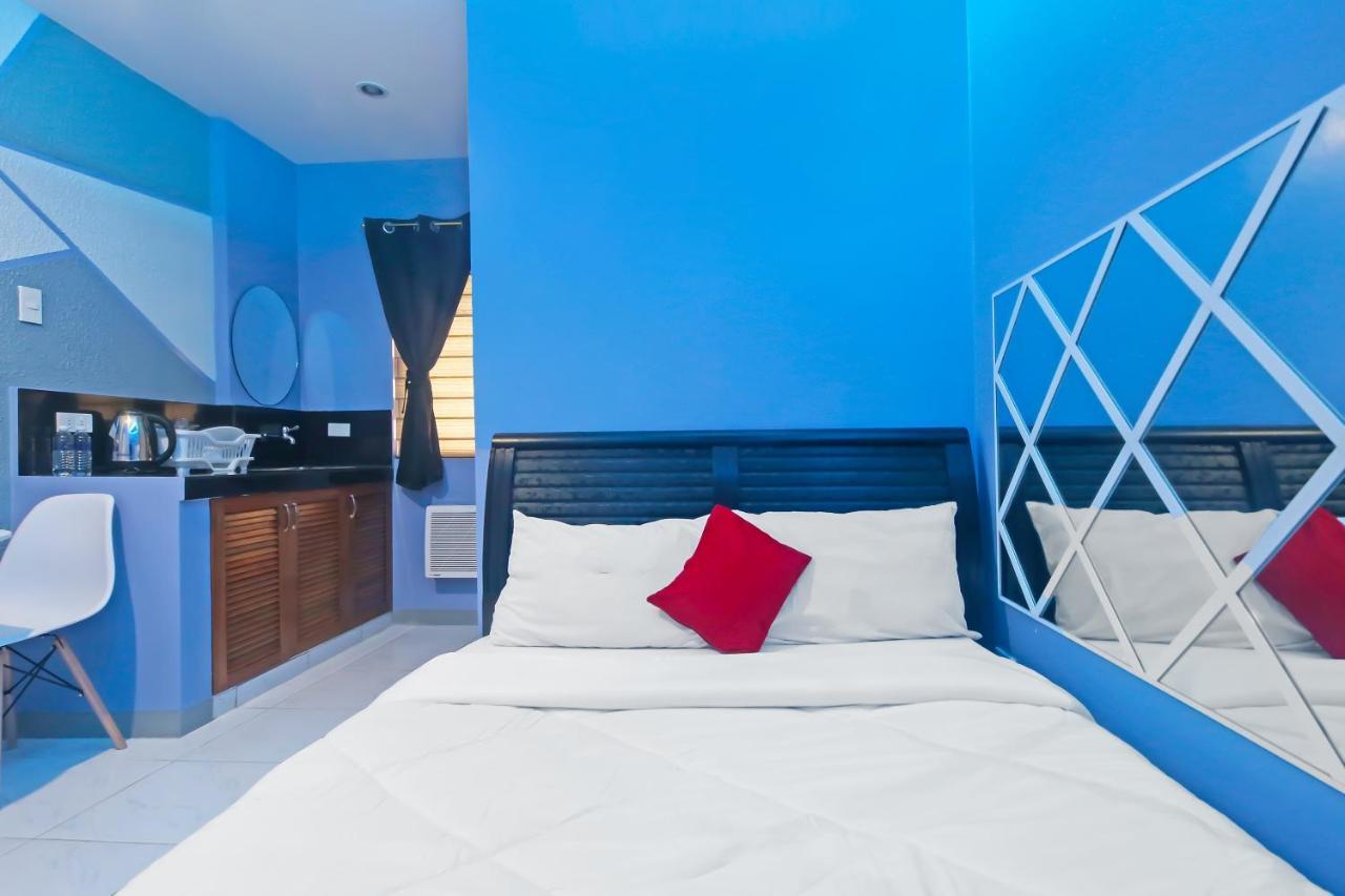 Oyo 896 Silverio Suites マニラ市 エクステリア 写真