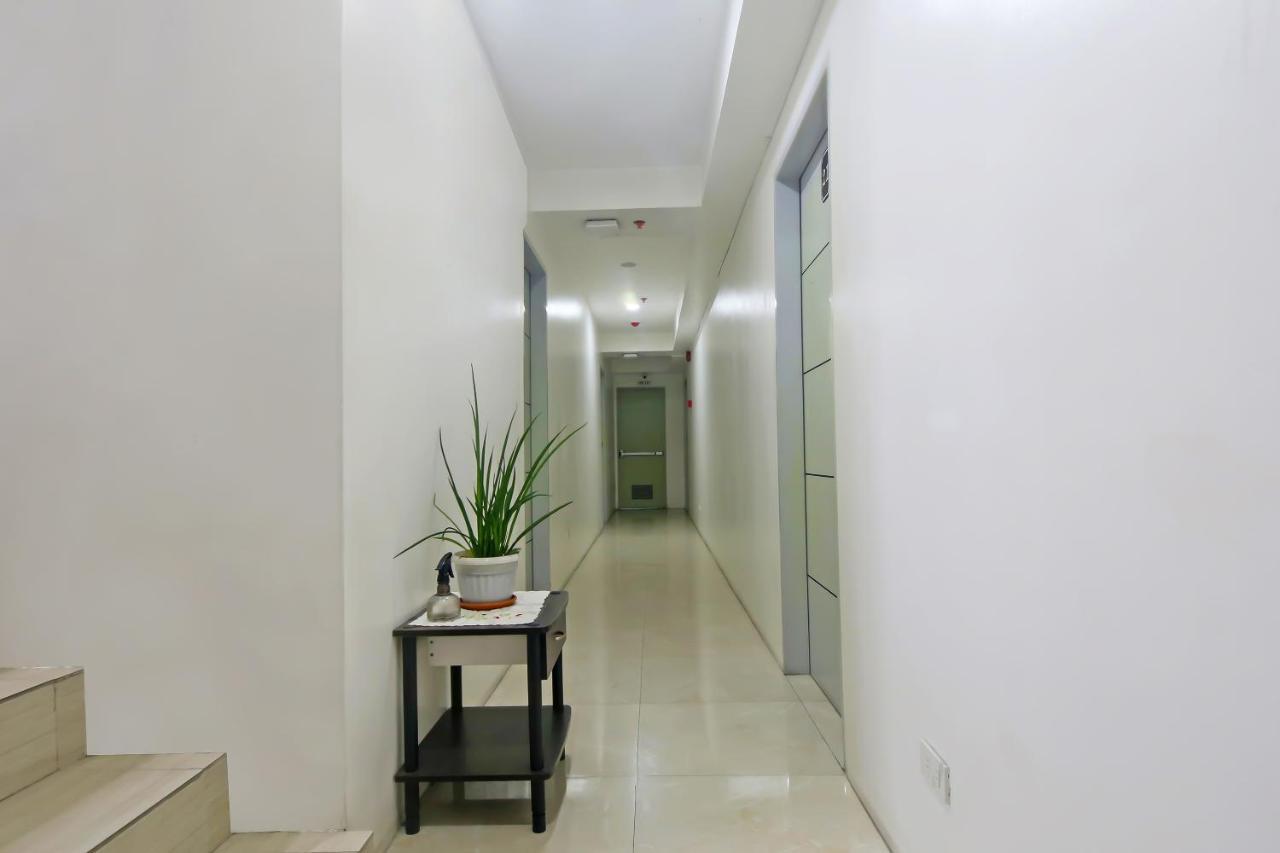 Oyo 896 Silverio Suites マニラ市 エクステリア 写真